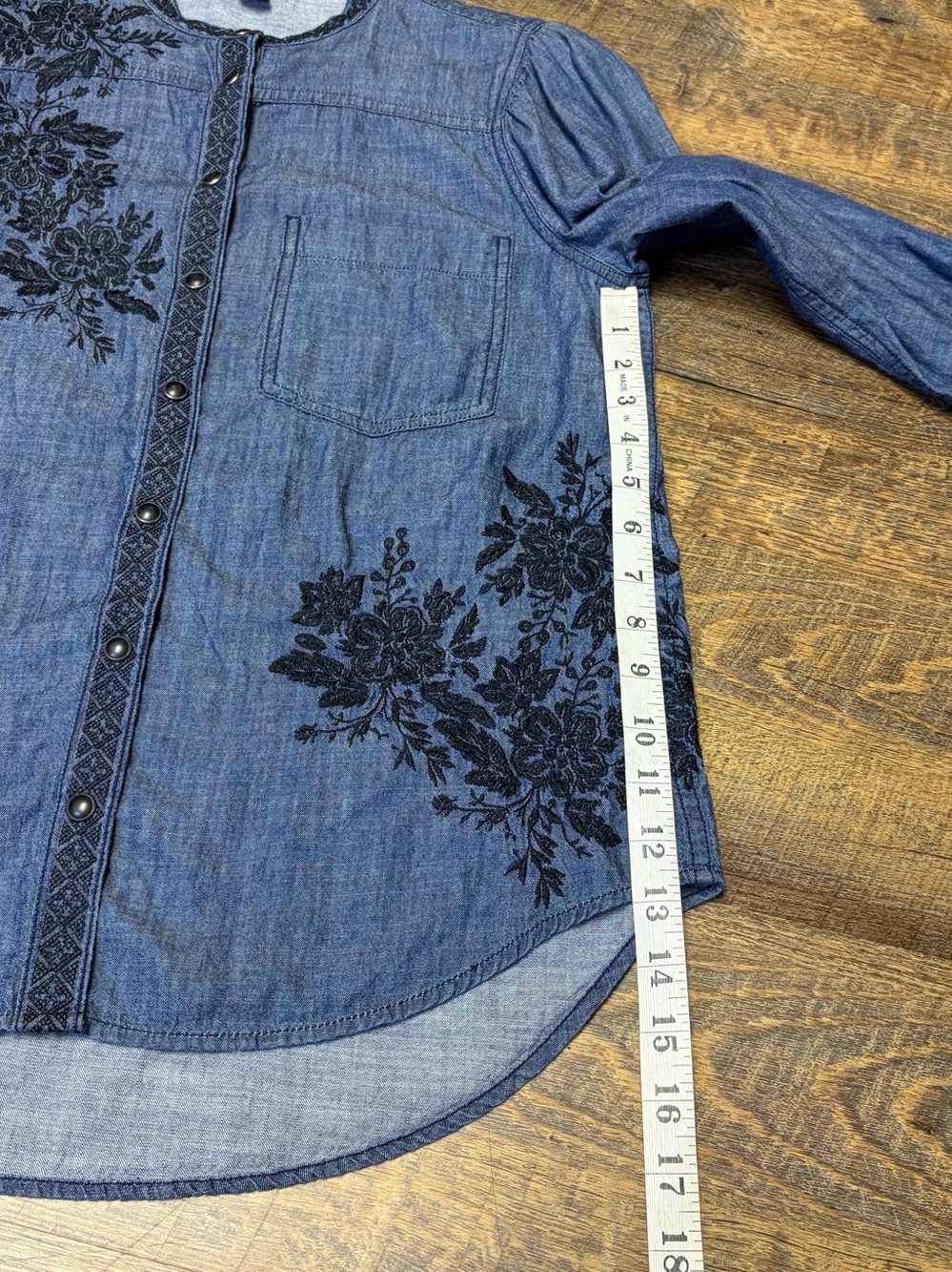 Sundance Lennon Denim Floral Embroidered Snap Shirt Womens Small Blue Chambray - Picture 7 of 12